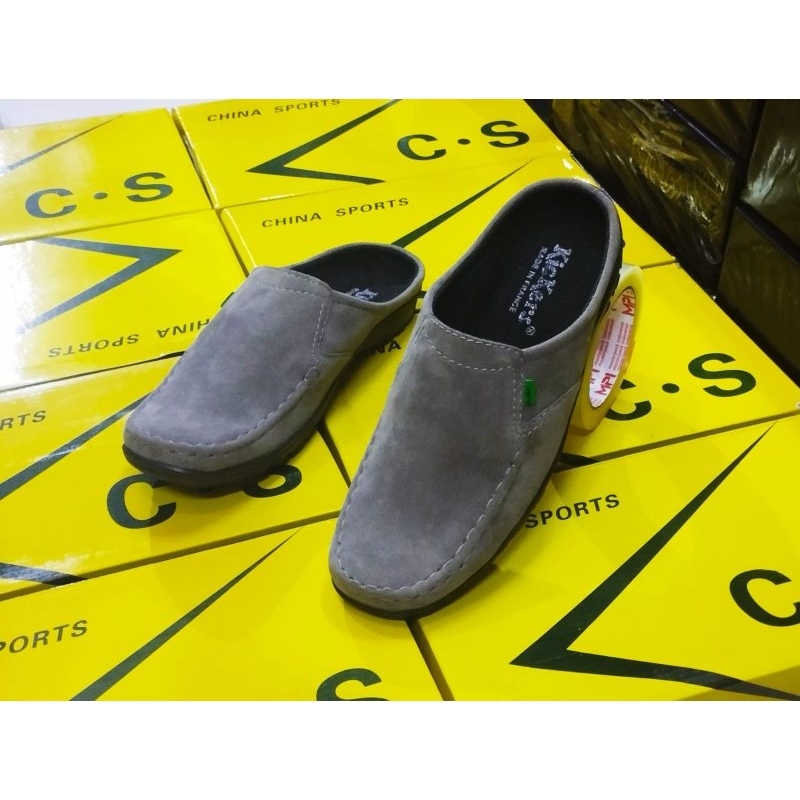 Sendal Bustong Kickers Sepatu Sandal Pria Dewasa Sandal Selop Santai Casual Pria Terbaru Model Slip On &amp; Mules Bakpao Slop Murah Mewah Elegan dan Trendy Gaya Masa Kini