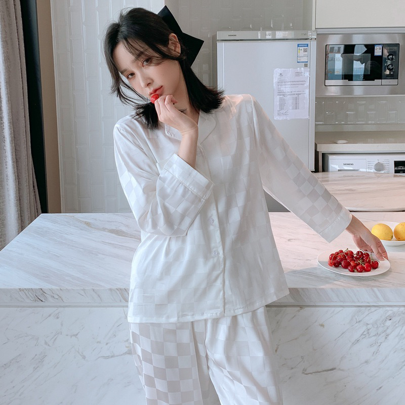 008 Luxury Sleepwear Kelas Atas Piyama Satin Lengan Pendek Celana Panjang Motif Tiny Square Kancing Hidup Bahan Satin High Quality Piyama Import/ Baju Tidur Import / Baju Tidur Murah / Piyama Set / piyama wanita /Piyama Satin/Baju Tidur Set