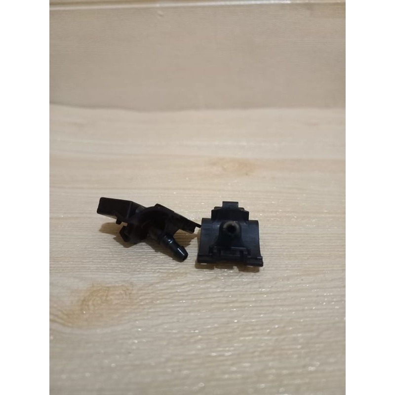 nozzle wiper depan Toyota Innova reborn Yaris ORIGINAL