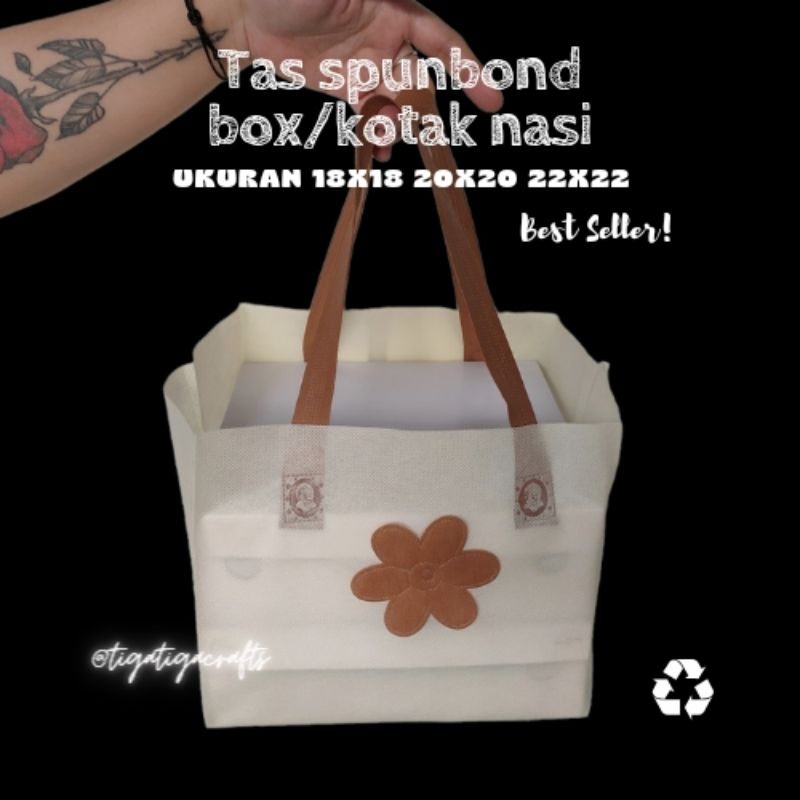 

BUNGA/PITA SATUAN tas spunbond box nasi 22x22 20x20 18x18 tas kotak nasi tas hajatan tas syukuran hampers kotak goodie bag tas box nasi tasyakuran tas kotak nasi tas spunbond hajatan tas kain murah tas tahlilan tas kain kotak 22x22 20x20 18x18