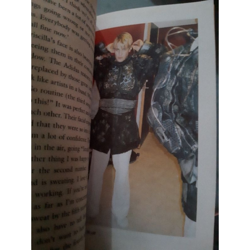 Buku Westlife On Tour