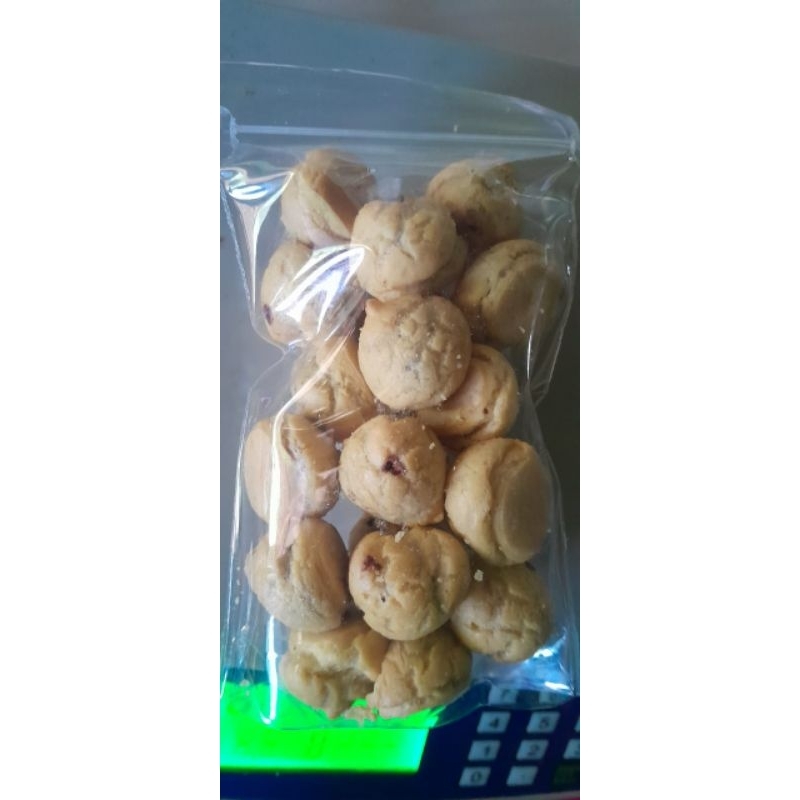 

Soes Kering coklat