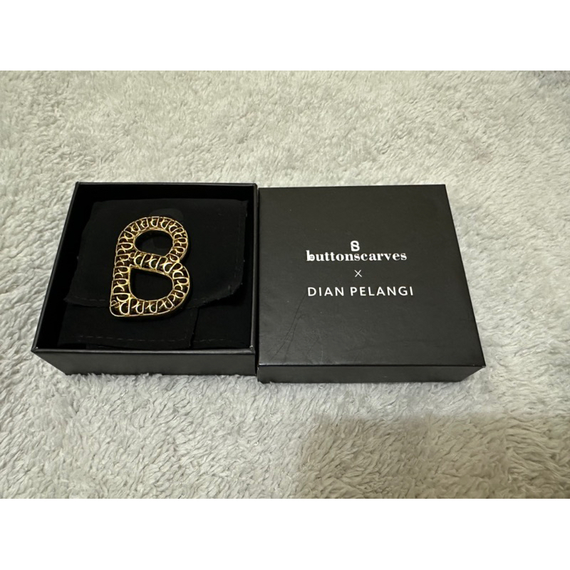 Interlock Ring bukan brooch Buttonscarves Preloved