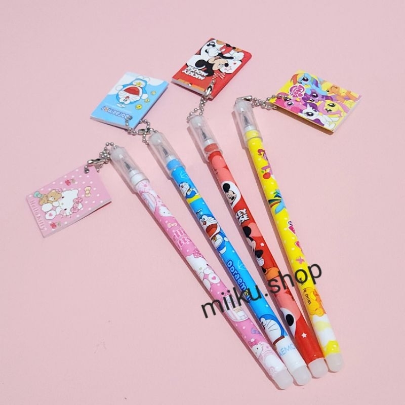 

PULPEN GANTUNGAN BUKU KARAKTER DORAEMON / HELLO KITTY / MICKEY / LITTLEPONY