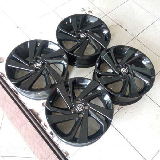 Velg Original Mobil Toyota Raize Ring 17 Velg Bekas Copotan Mobil Raize