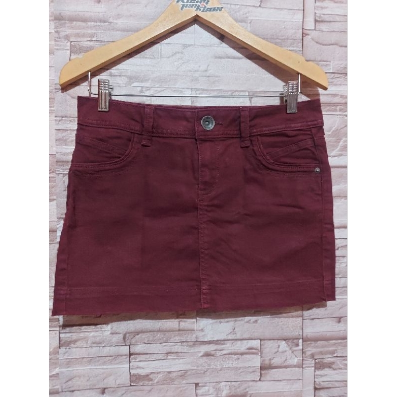 rok jeans wanita span merah bata