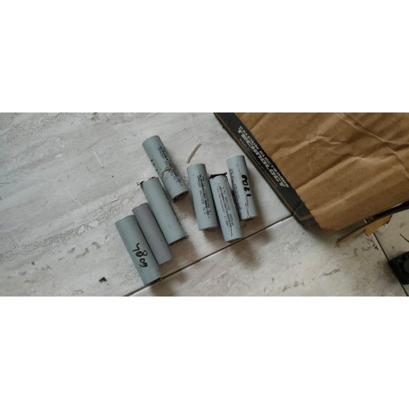 baterai 21700 lithium ion kapasitas 4800-5000 mAh high drain baterai tesla