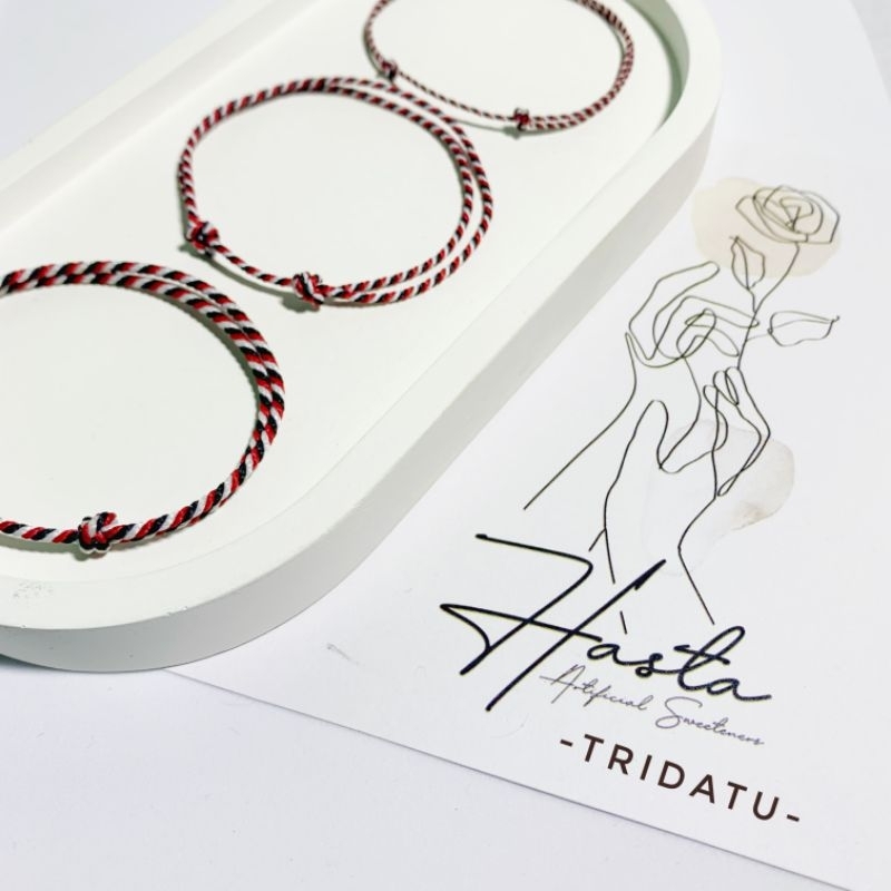 Gelang tridatu khas bali