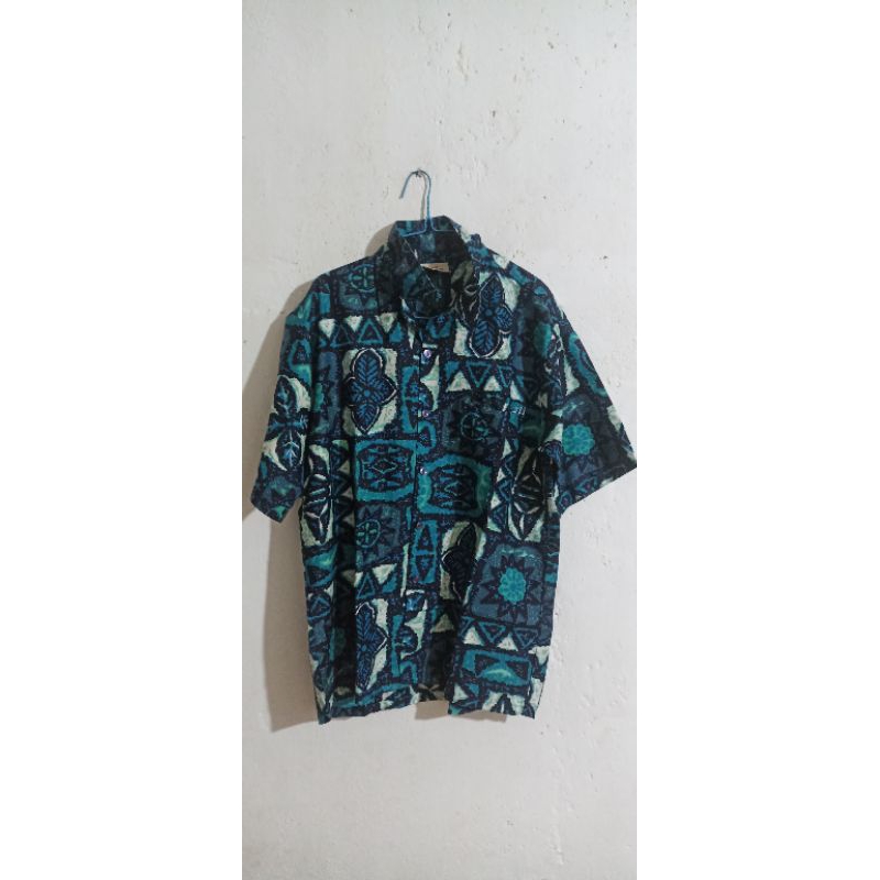 Kemeja keren pria motif abstrak