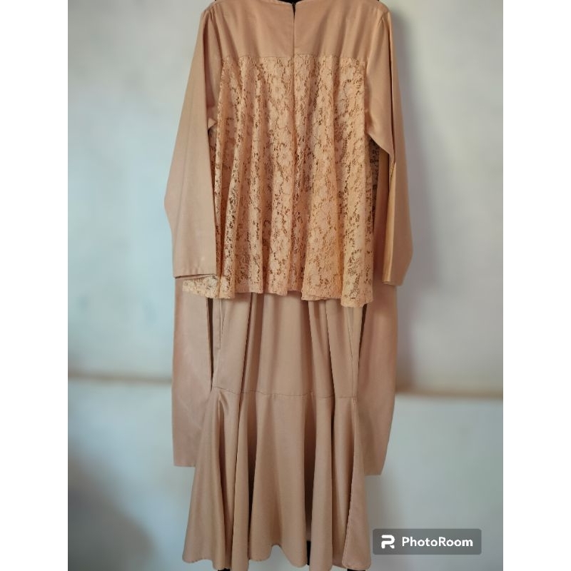 Preloved by EVI. maxy dress brukat mocca