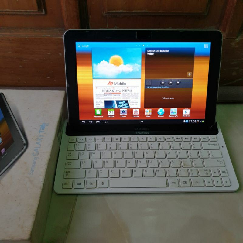 Samsung Galaxy Tab 10inch p7500 1/16 mulus dan lengkap keyboard original