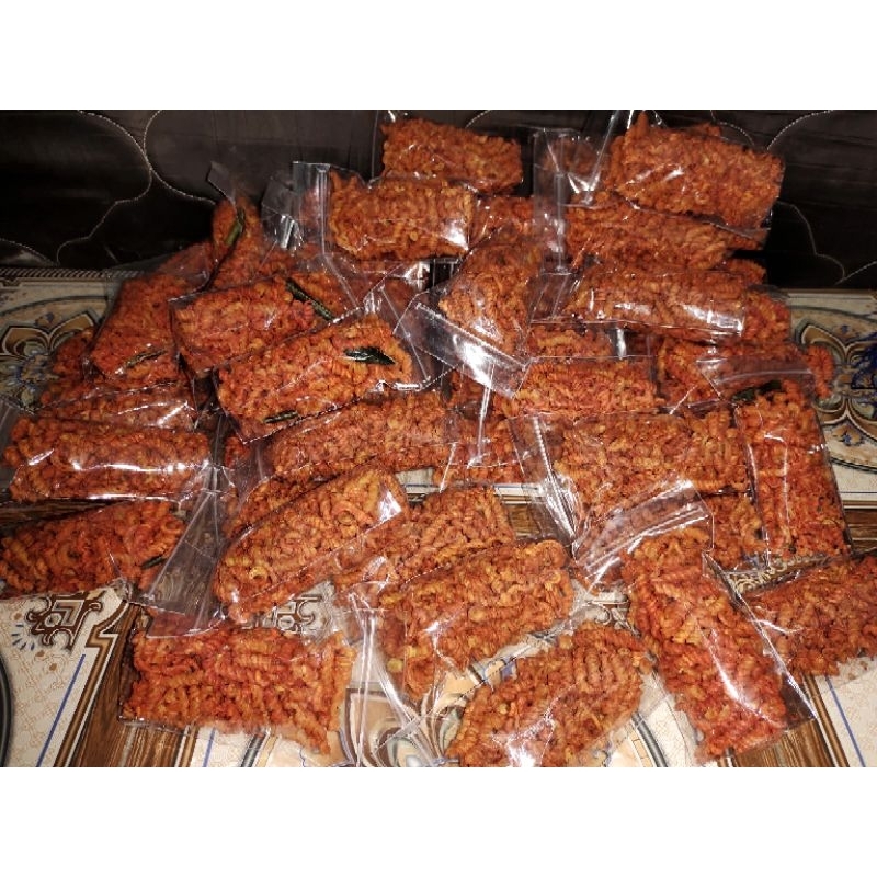 

Makaroni spiral, jajanan kekinian, camilan murah, 5000an, makaroni pedas dan makaroni original