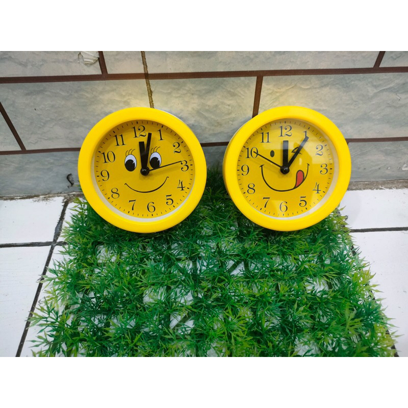 Jam Bulat Motif Smile/Jam Weker Smile Alarm/ Jam Meja Alarm