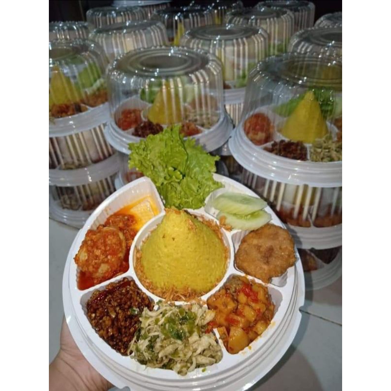 

NASI TUMPENG ISI NASI,TELUR,AYAM SUWIR,SAMBAL GORENG KENTANG,OREK,PERKEDEL,LALAPAN