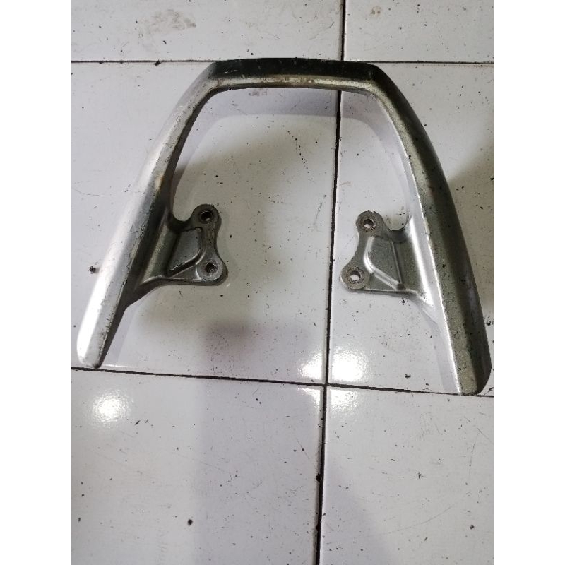 behel belakang Honda Megapro mono