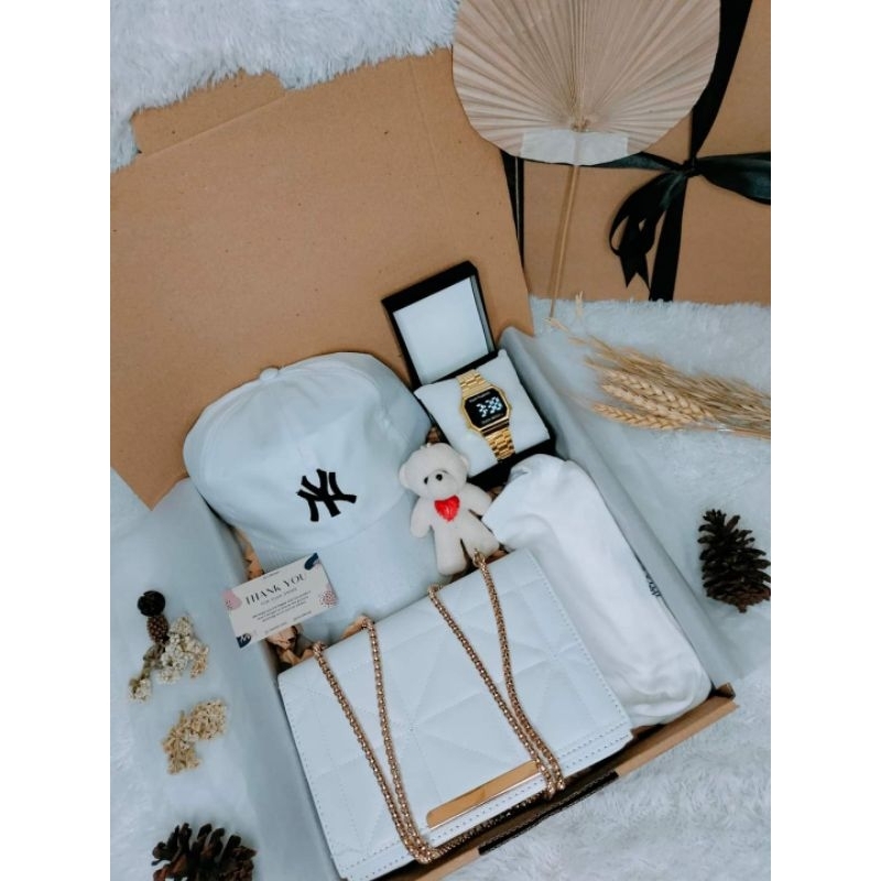 

PAKET HAMPERS CEWEK A