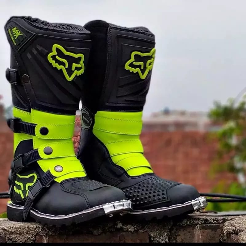 Sepatu cross trail - Sepatu cross ujung besi