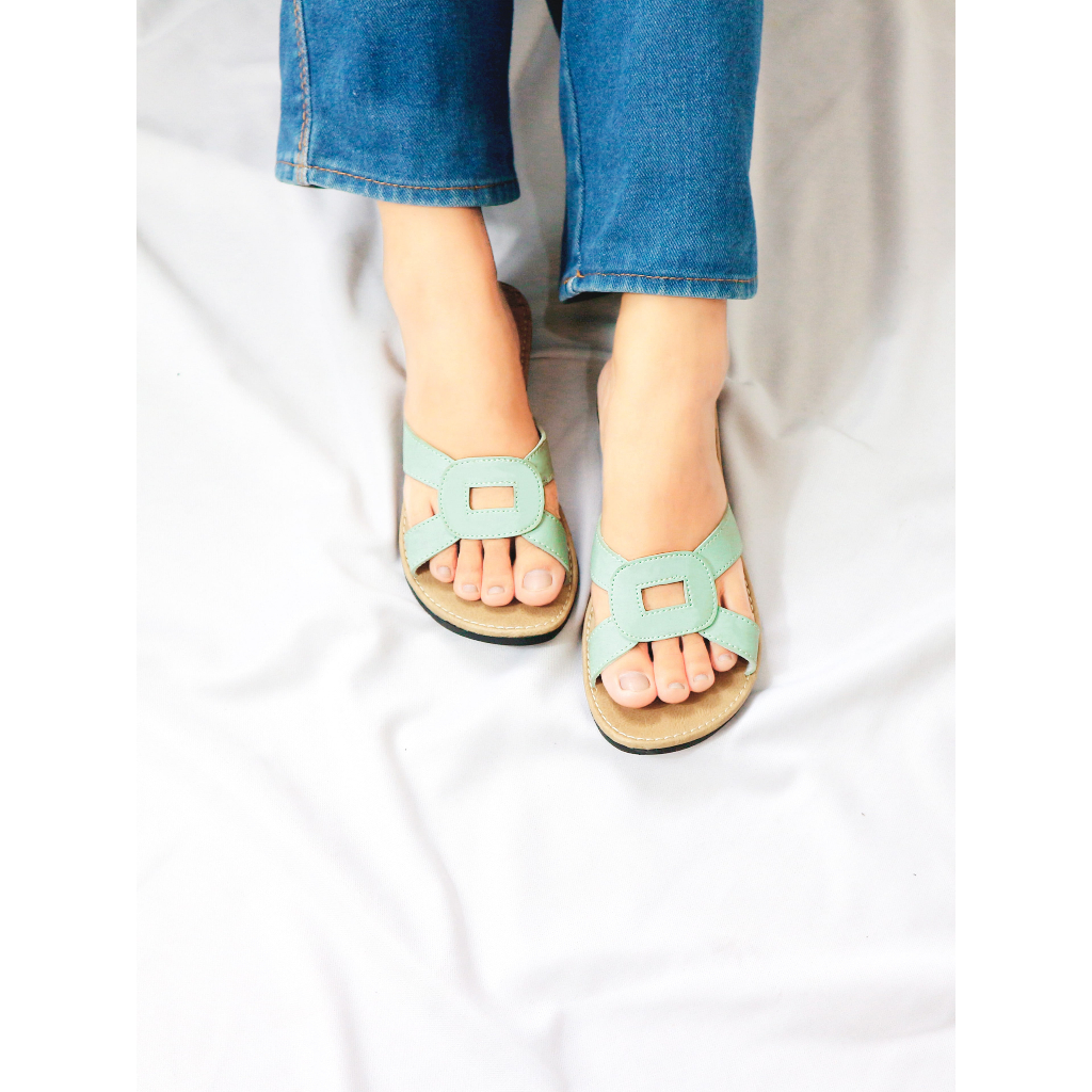 Sandal Flat Wanita Model Kekinian Alas Karet Anti Licin Sendal Slide Wanita Alas Karet Nonslip Velonesia - Hani