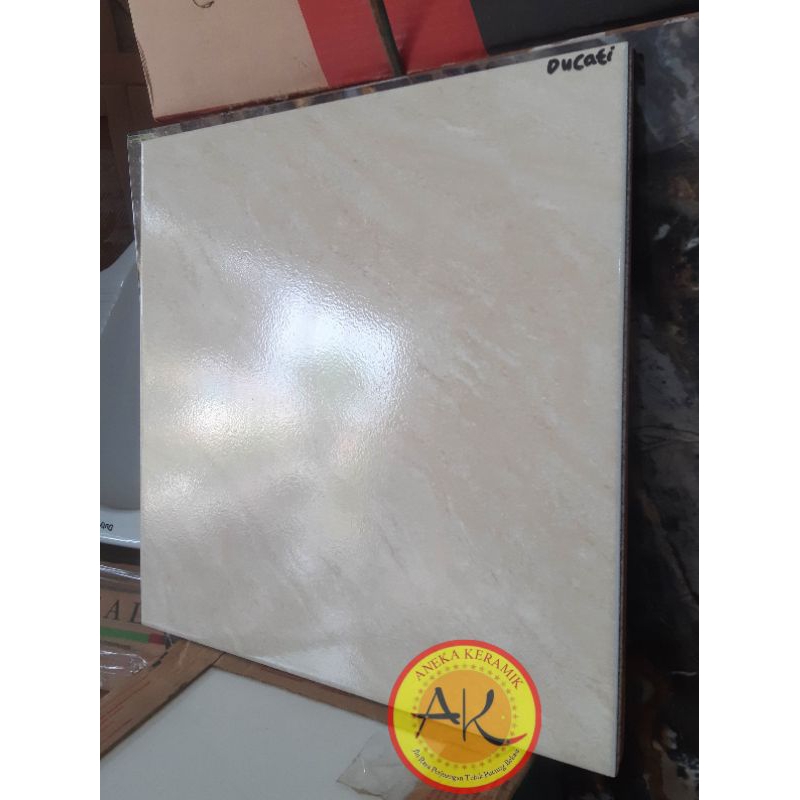 Keramik Lantai Ruangan Motif Marmer Glossy 40x40 Ducati Beige