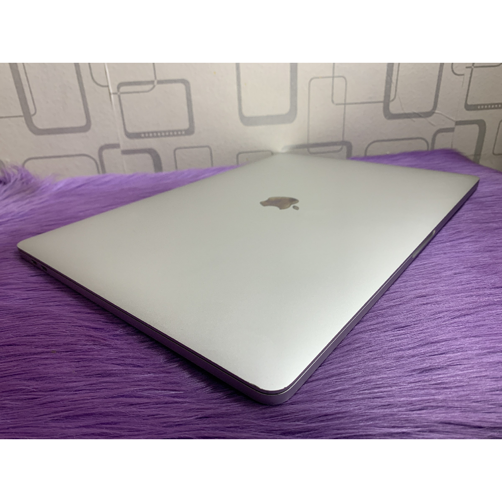 MacBook Pro Retina 15 2017 Core i7 16GB SSD 2TB VGA AMD 4GB Garansi