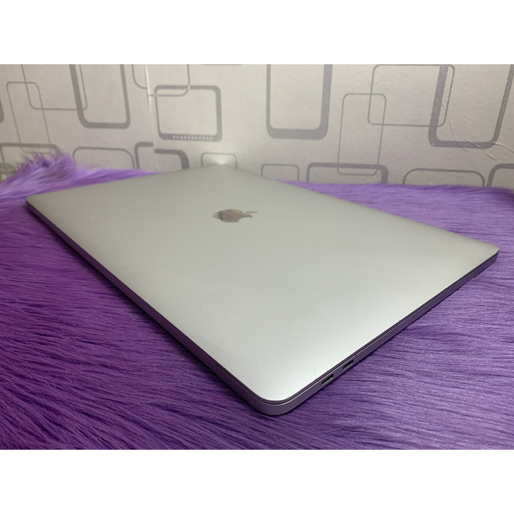 MacBook Pro Retina 15 2017 Core i7 16GB SSD 2TB VGA AMD 4GB Garansi