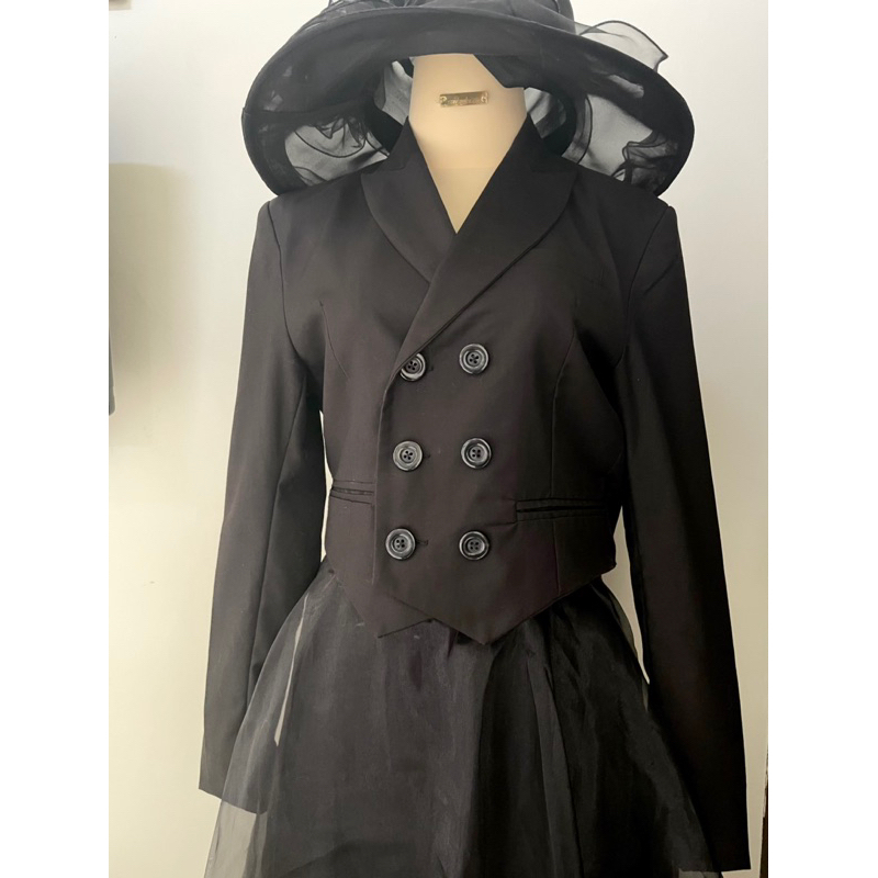 Preloved Crop Blazer Branded Unplugged Museum size M