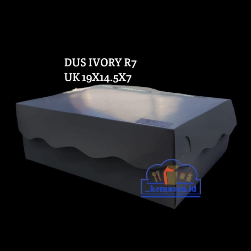 

DUS IVORY R7 SNACK BOX 19X14.5X7 10PCS