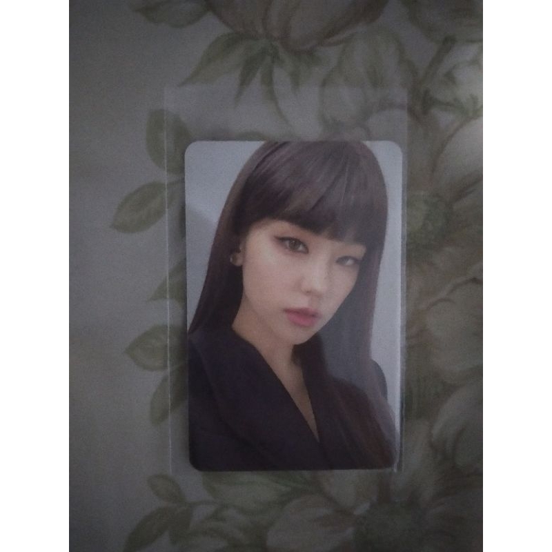 [OFFICIAL] YEJI & YUNA CHESHIRE ALBUM PHOTOCARD