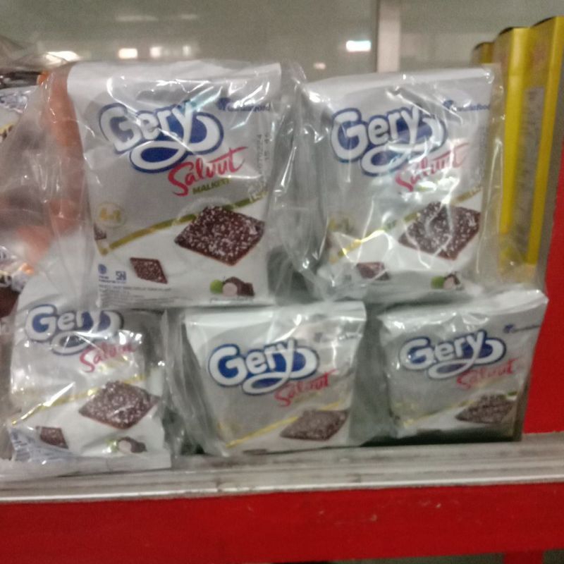 

Gery Saluut Malkist Coklat Tabur Kelapa Renceng
