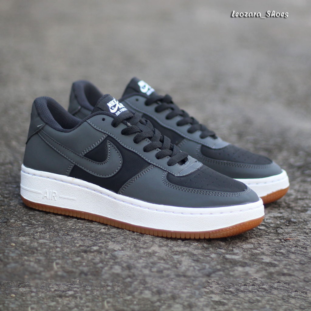 Sepatu Olahraga Outdoor Pria Running Sport Nike Air Force 1 Out Sol Gum Anti Licin