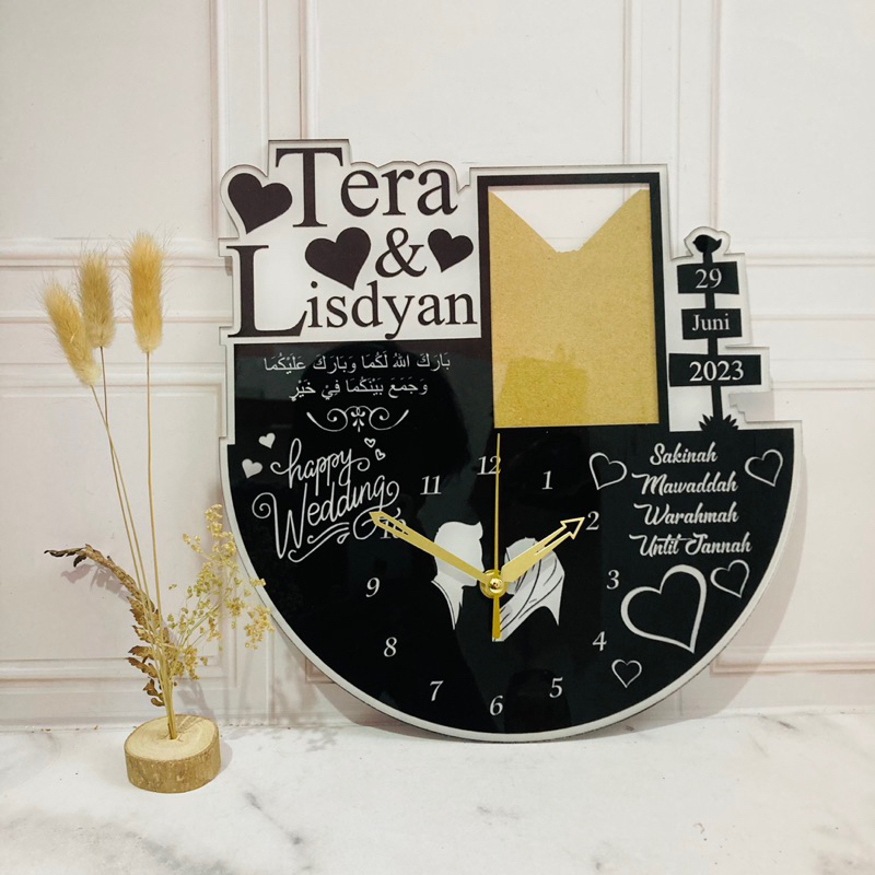 

Kado Pernikahan Custom Jam Pernikahan Akrilik Bonus Box Kado dan Pita