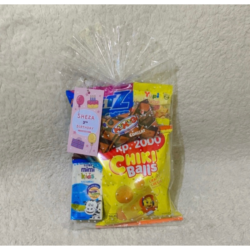

Snack ulang tahun anak / paket snack / souvenir ulang tahun free hangtang sesuai tema ucapan