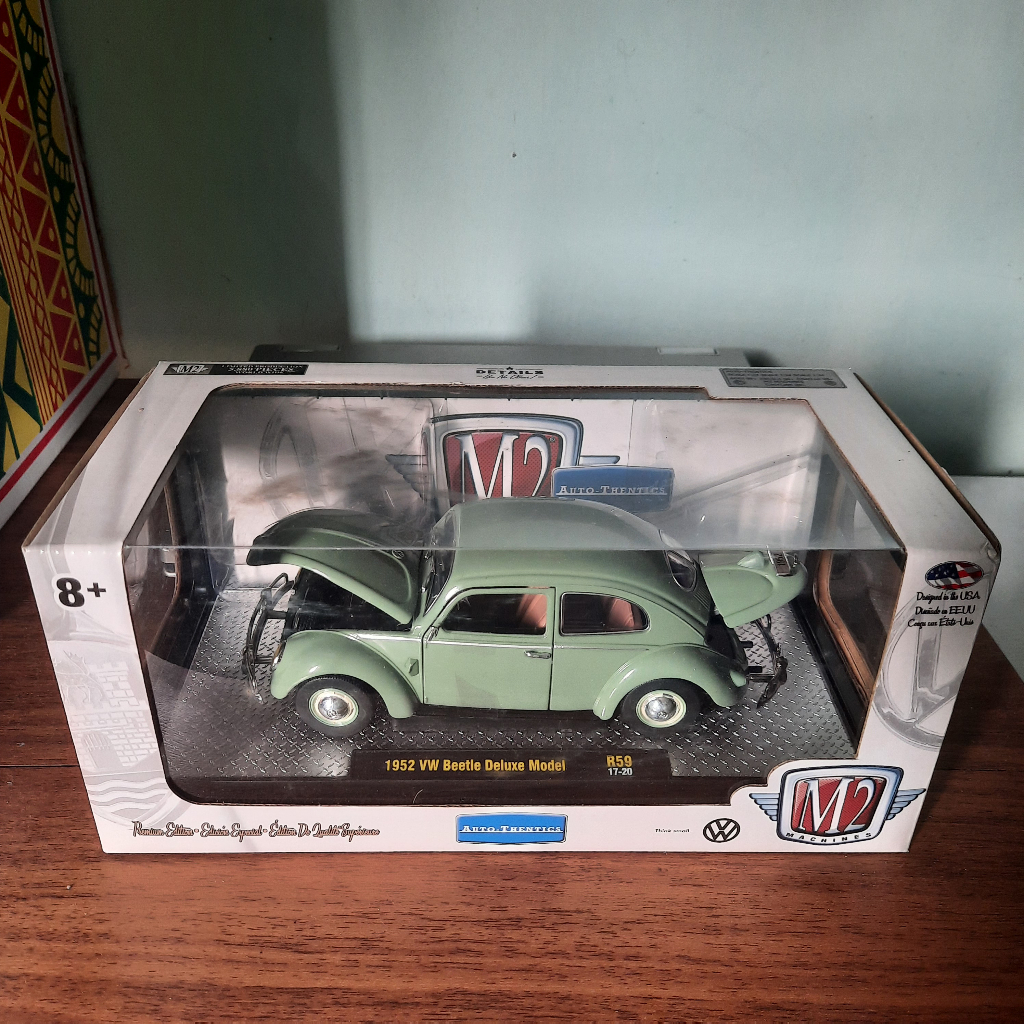 M2 Machines 1:24 1952 VW Beetle Deluxe Model