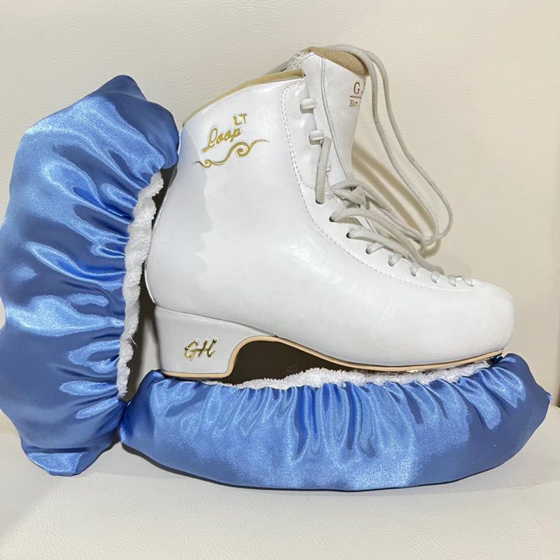 FLUFFY SOAKERS PELINDUNG BLADE GUARD ICE SKATING FIGURE SKATING CORNFLOWER BLUE SATIN