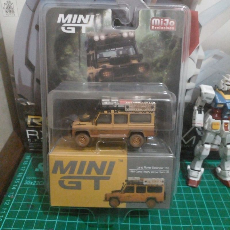 MINI GT Land Rover Difender 110 - 1989 Camel Trophy Winner Team UK