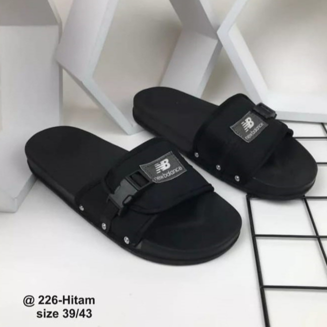 TERLARIS Sandal Slop Pria Fashion Slip On Dewasa Anti Slip Terbaru 2023-N.B Hitam