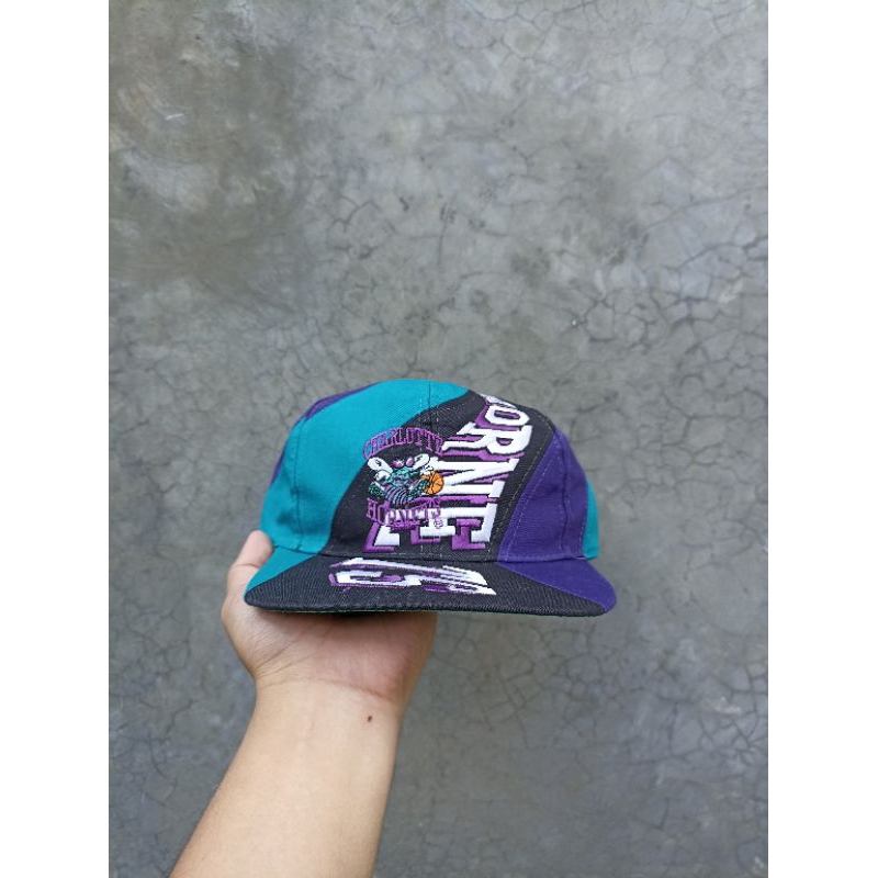 Vintage snapback charlotte hornets