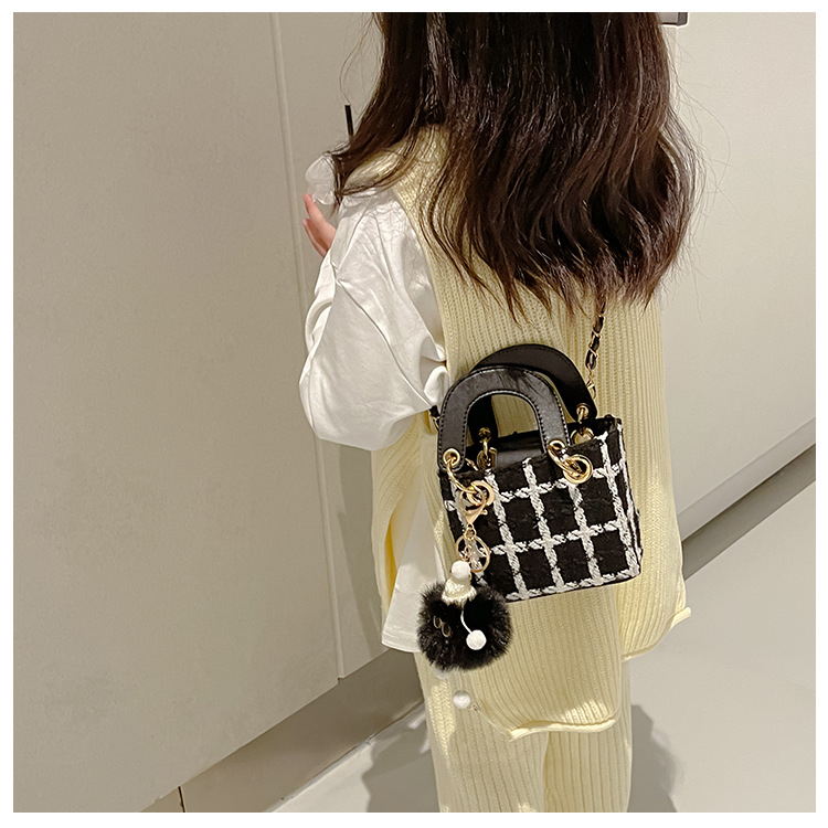 Tas HandBag Import Premium Free Gantungan Bulu Pom Pom Slingbag Anak Mewah Fashion Bag