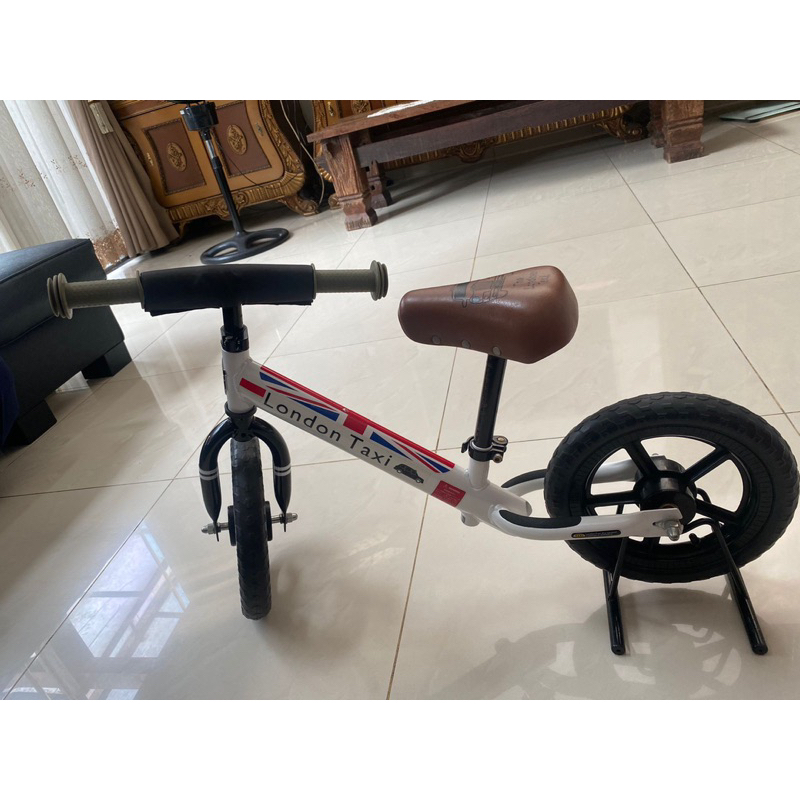 (PRELOVED) LONDON TAXI BALANCE BIKE