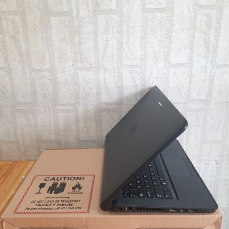 Laptop DELL LATITUDE 3350 Ultrabook Cor i5-5300U Ram 8Gb SSD 256Gb Super slim Ringan