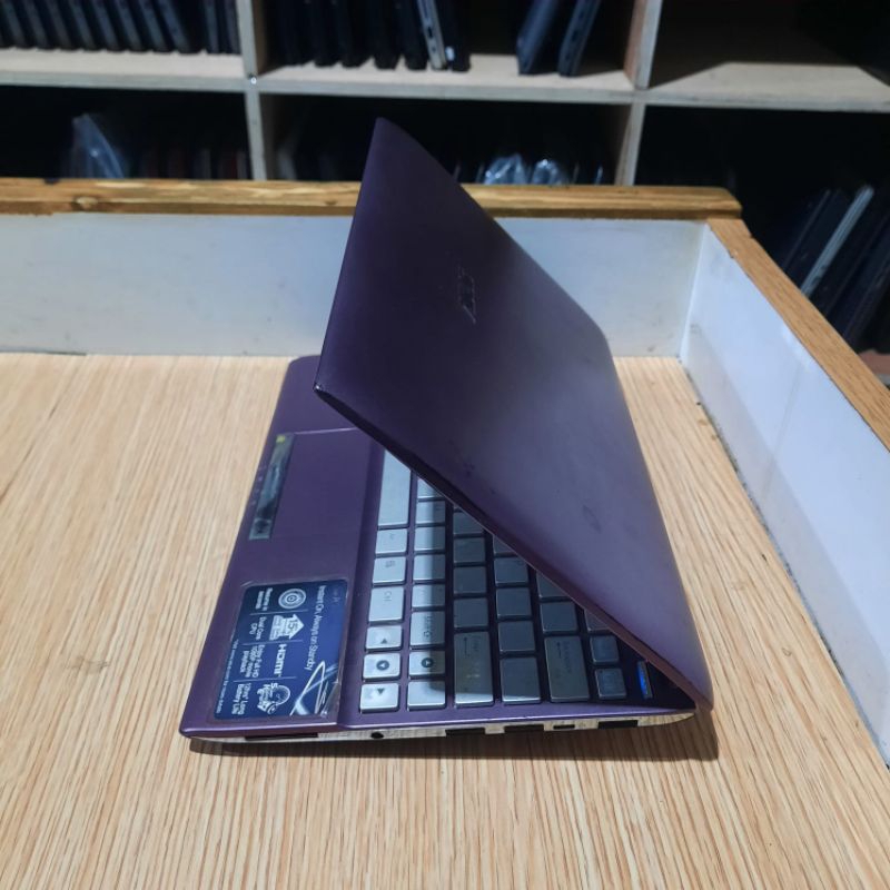 Notebook Asus Eepc 1205CE Intel  Ram 2Gb/320Gb Intel Hd Graphics Siap pakai full aplikasi