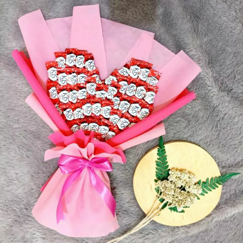 

[ Bisa COD ] Buket Permen Love Kiss // Buket Cantik // Buket Wisuda // Kado