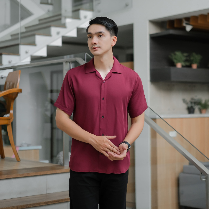[ CUCI GUDANG ] Kemeja Rayon Raka Maroon Hawai Polos Adem dan Nyaman Pria Wanita - Stylelaki