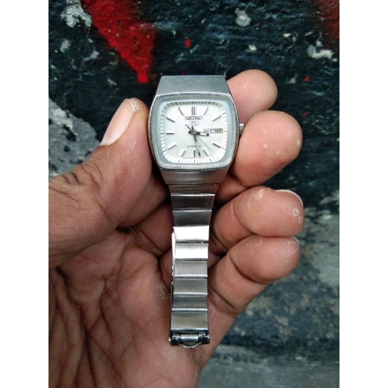 jam tangan Seiko 5 automatis