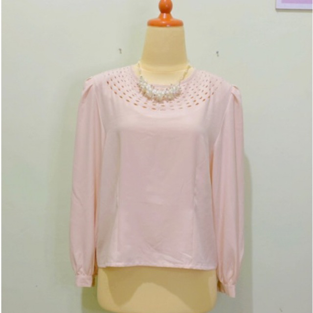 Atasan blouse blus wanita untuk Kerja atau ngantor bahan silk satin sutra warna putih gading broken 