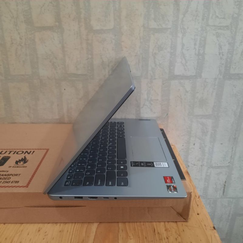 Laptop Lenovo ideapad Slim 1 Ryzen 3-3250U Ram 8 GB SSD 256GB VGA Amd Radeon Vega 3 Graphic