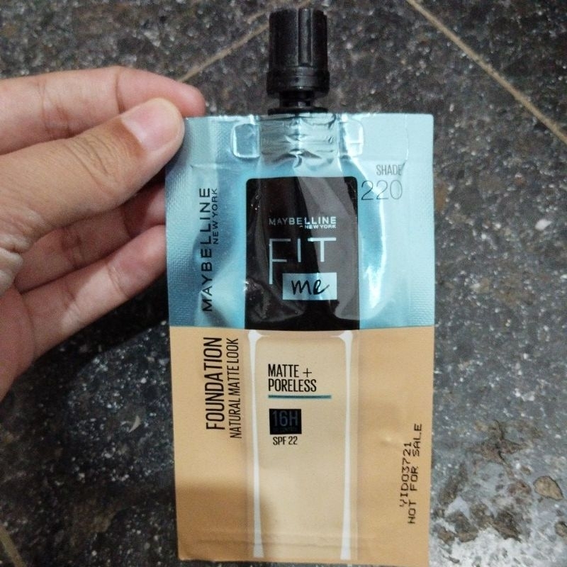 Maybelline foundation natural matte poreless sachet 5ml shade 220