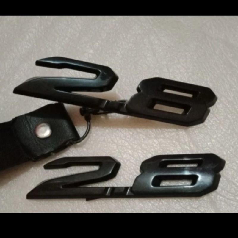 emblem 2.8 warna hitam Fortuner GR