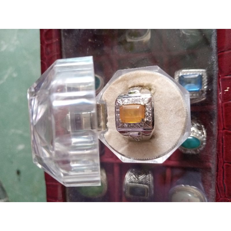 natural yellow safir