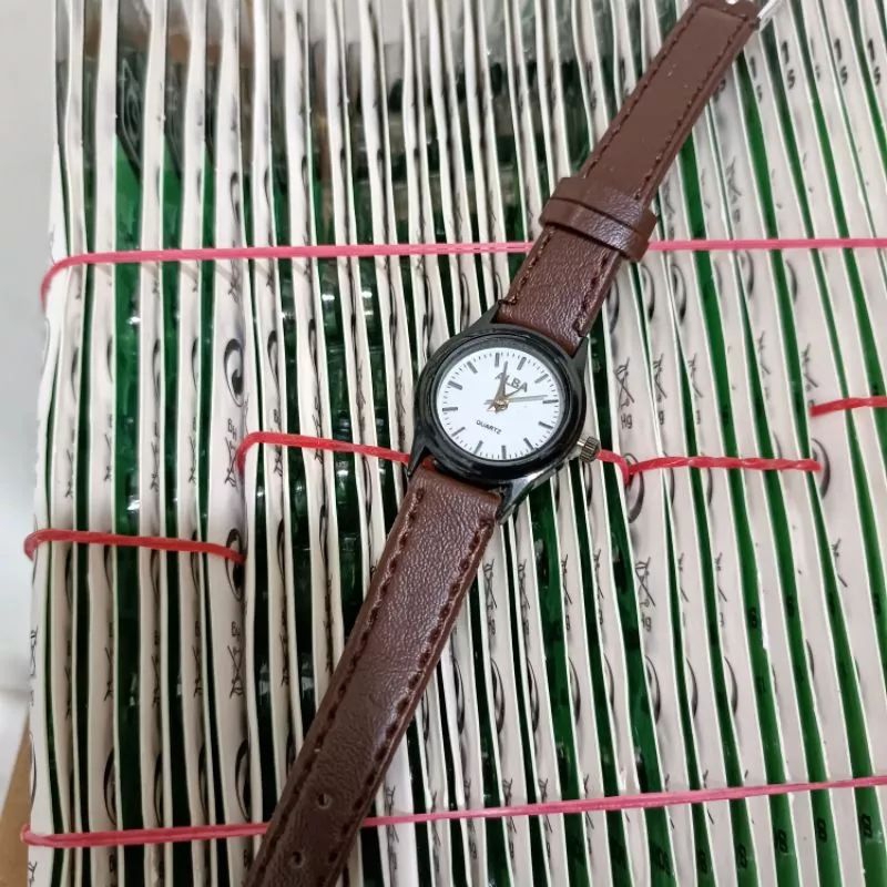 Jam Tangan Wanita Tali Kulit Diameter Kecil